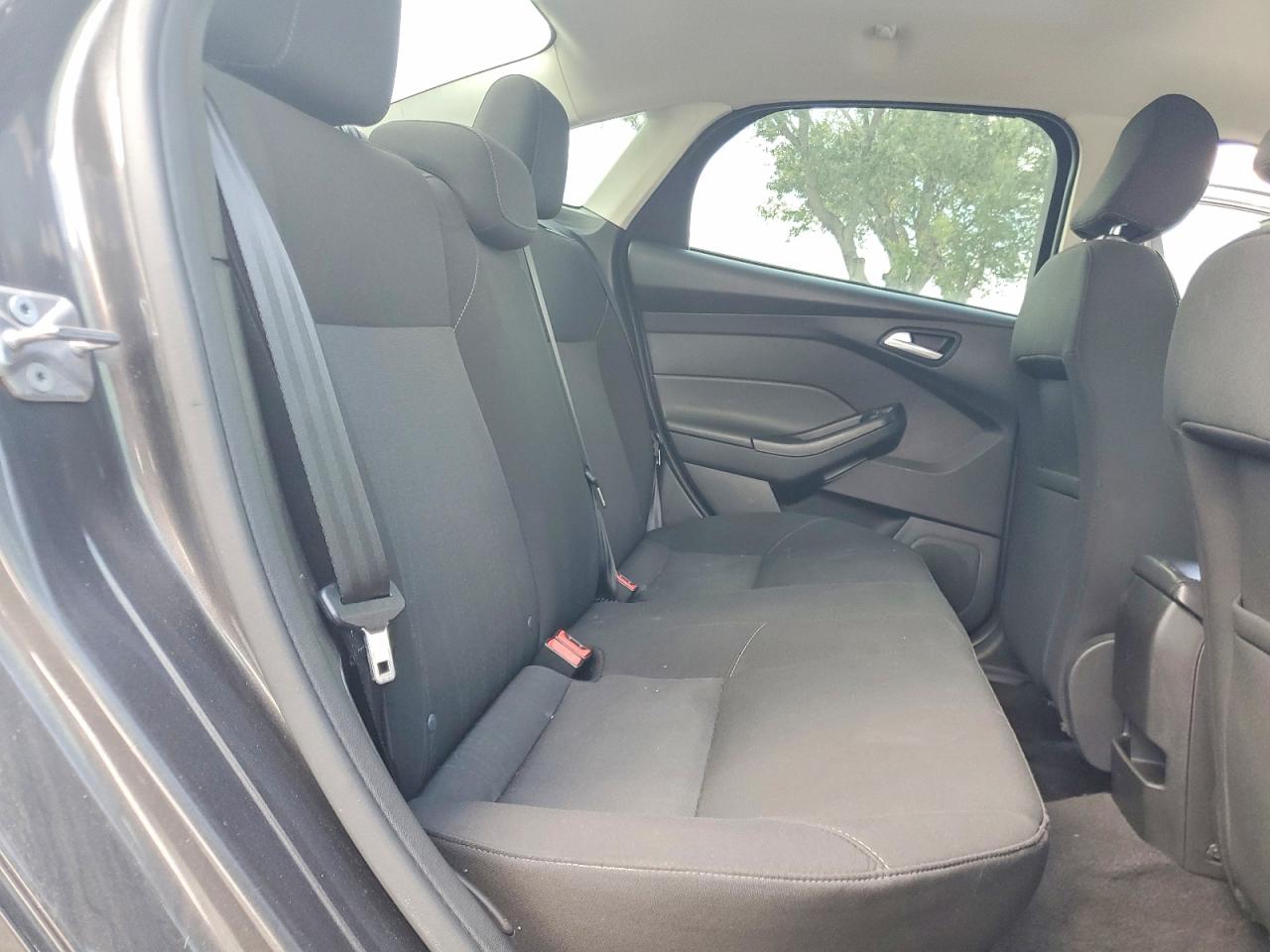 2015 FORD FOCUS SE photo 19
