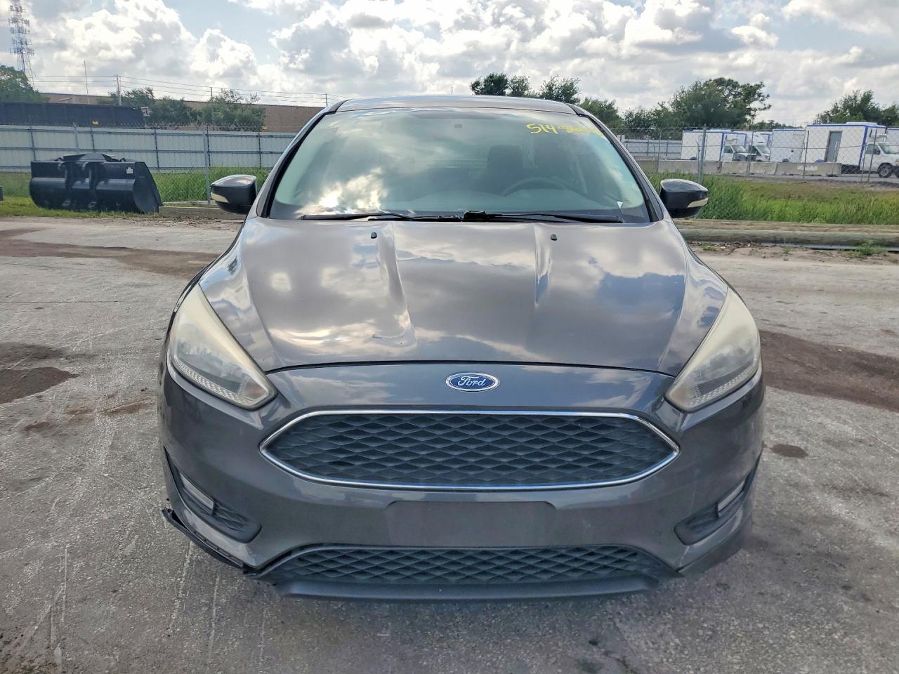 2015 FORD FOCUS SE photo 9