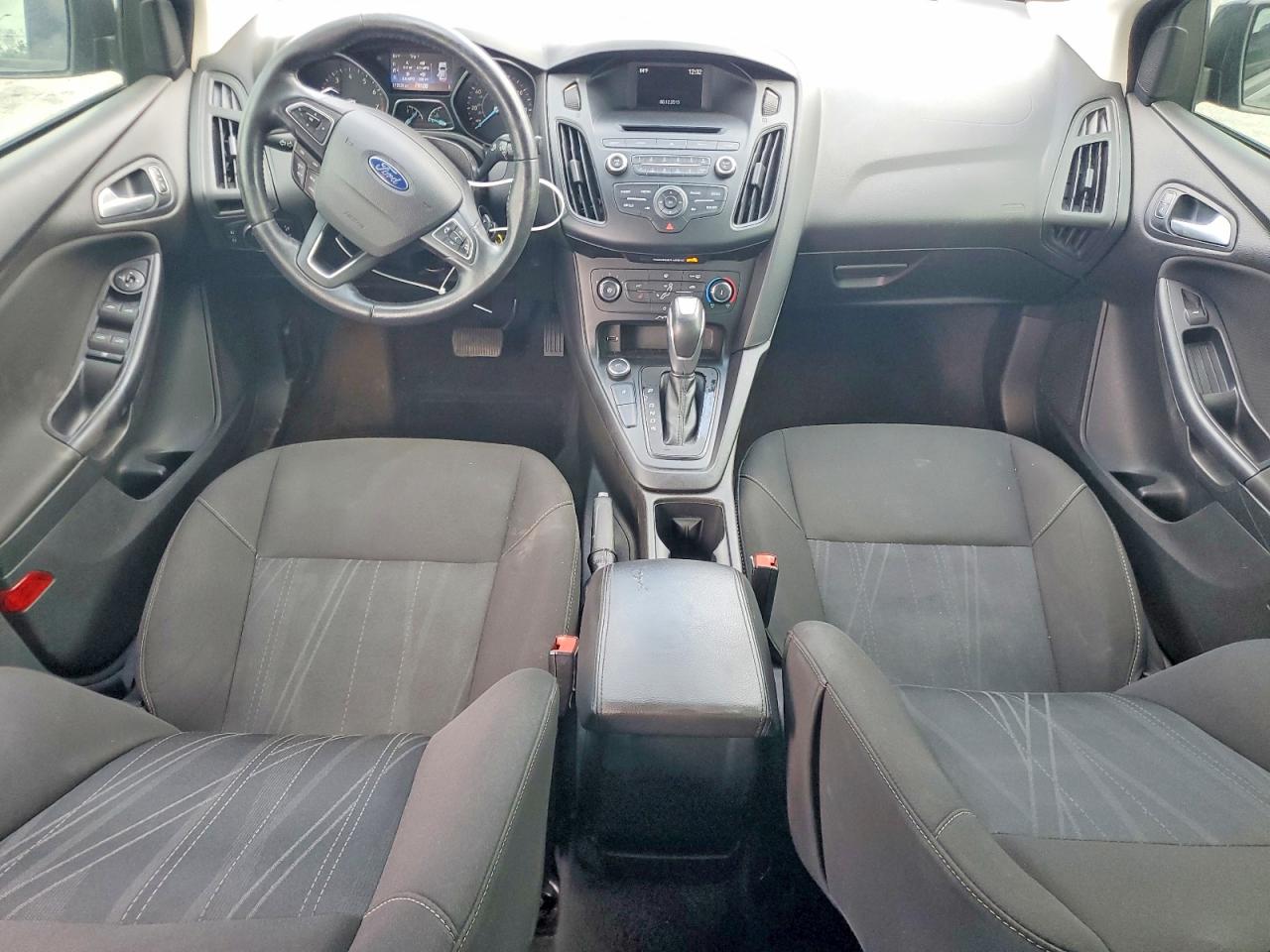 2015 FORD FOCUS SE photo 15
