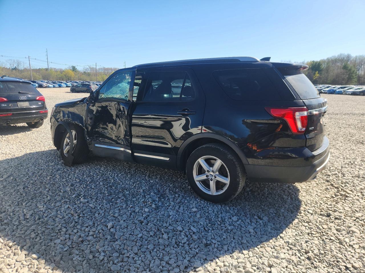 2017 FORD EXPLORER XLT photo 2