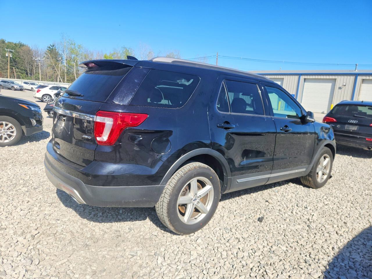 2017 FORD EXPLORER XLT photo 3