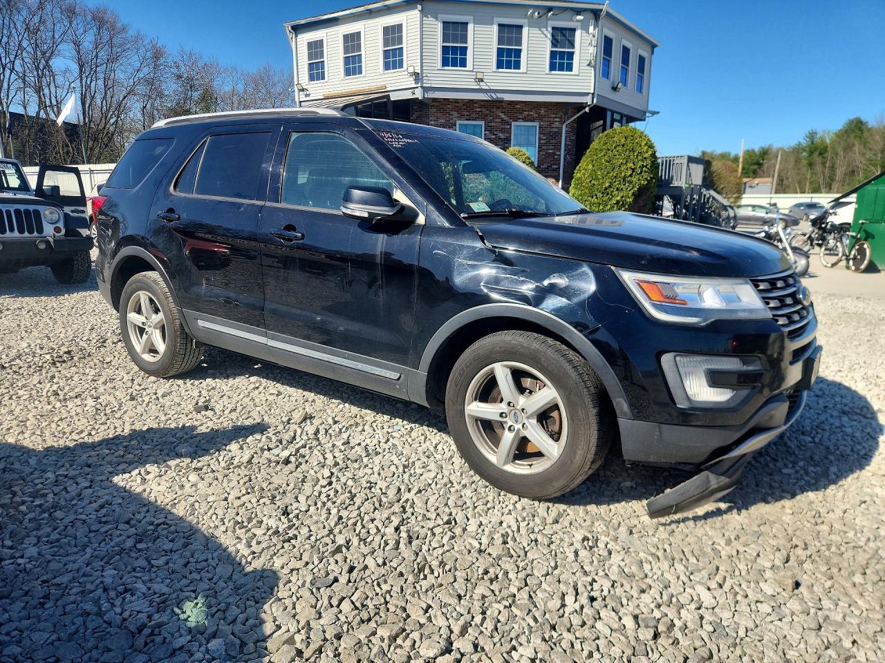 2017 FORD EXPLORER XLT photo 4