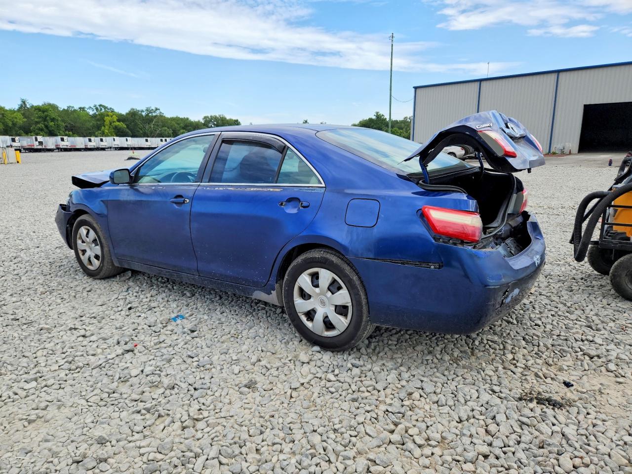2009 TOYOTA CAMRY LE photo 3