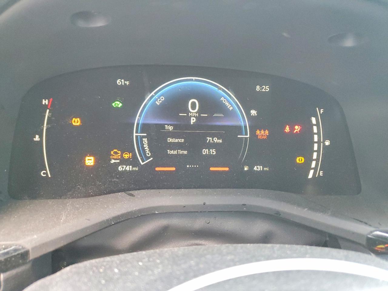 2025 TOYOTA CAMRY LE photo 17