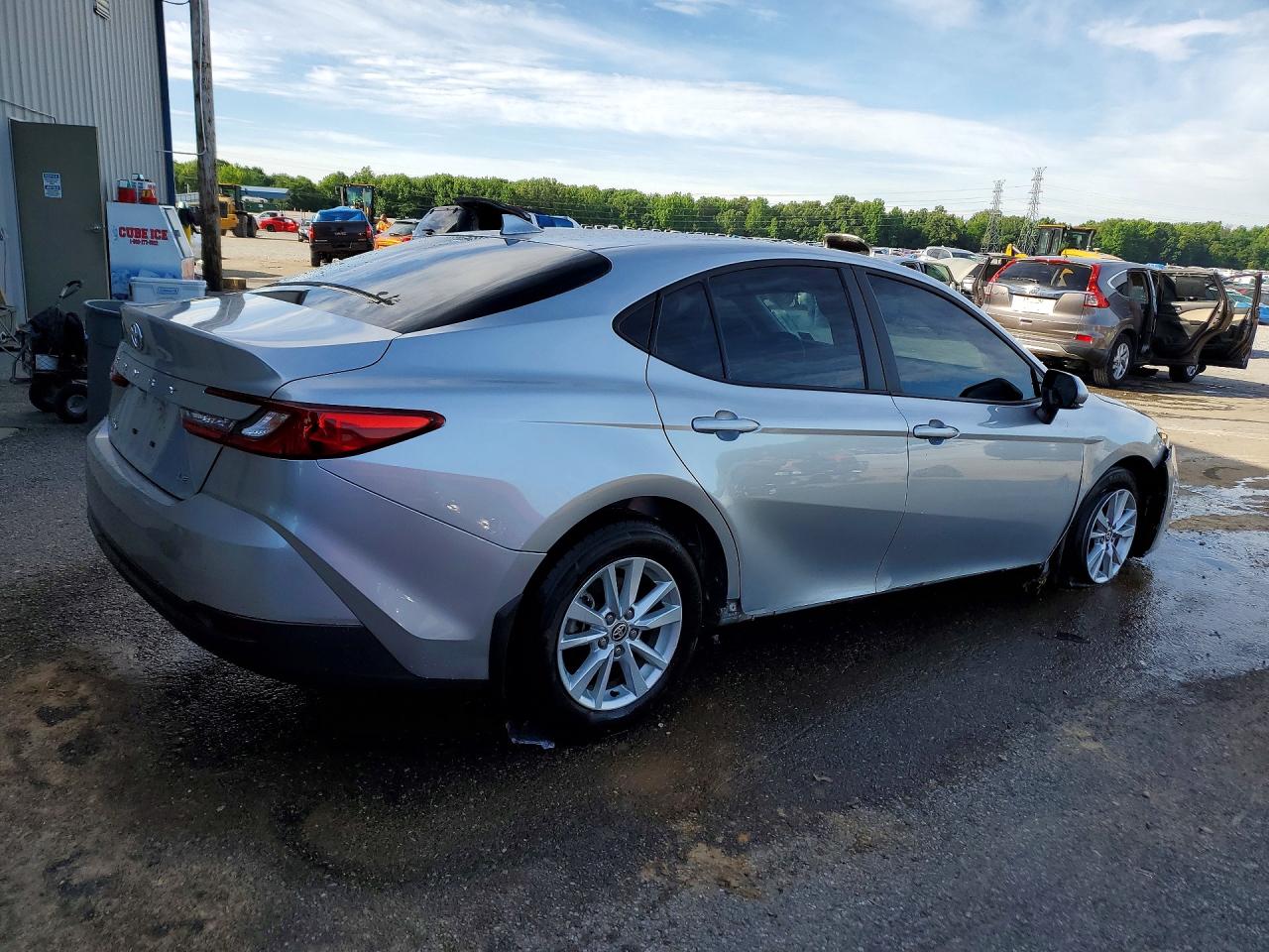 2025 TOYOTA CAMRY LE photo 5
