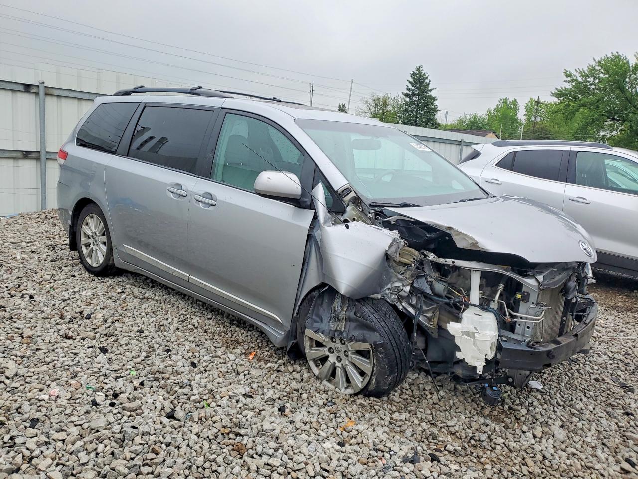 2013 TOYOTA SIENNA XLE 7-PASSENGER photo 7