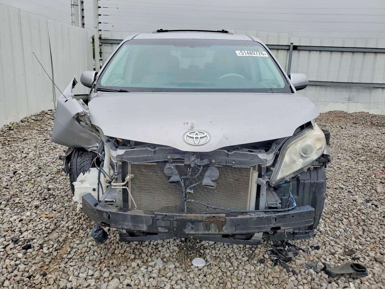 2013 TOYOTA SIENNA XLE 7-PASSENGER photo 9