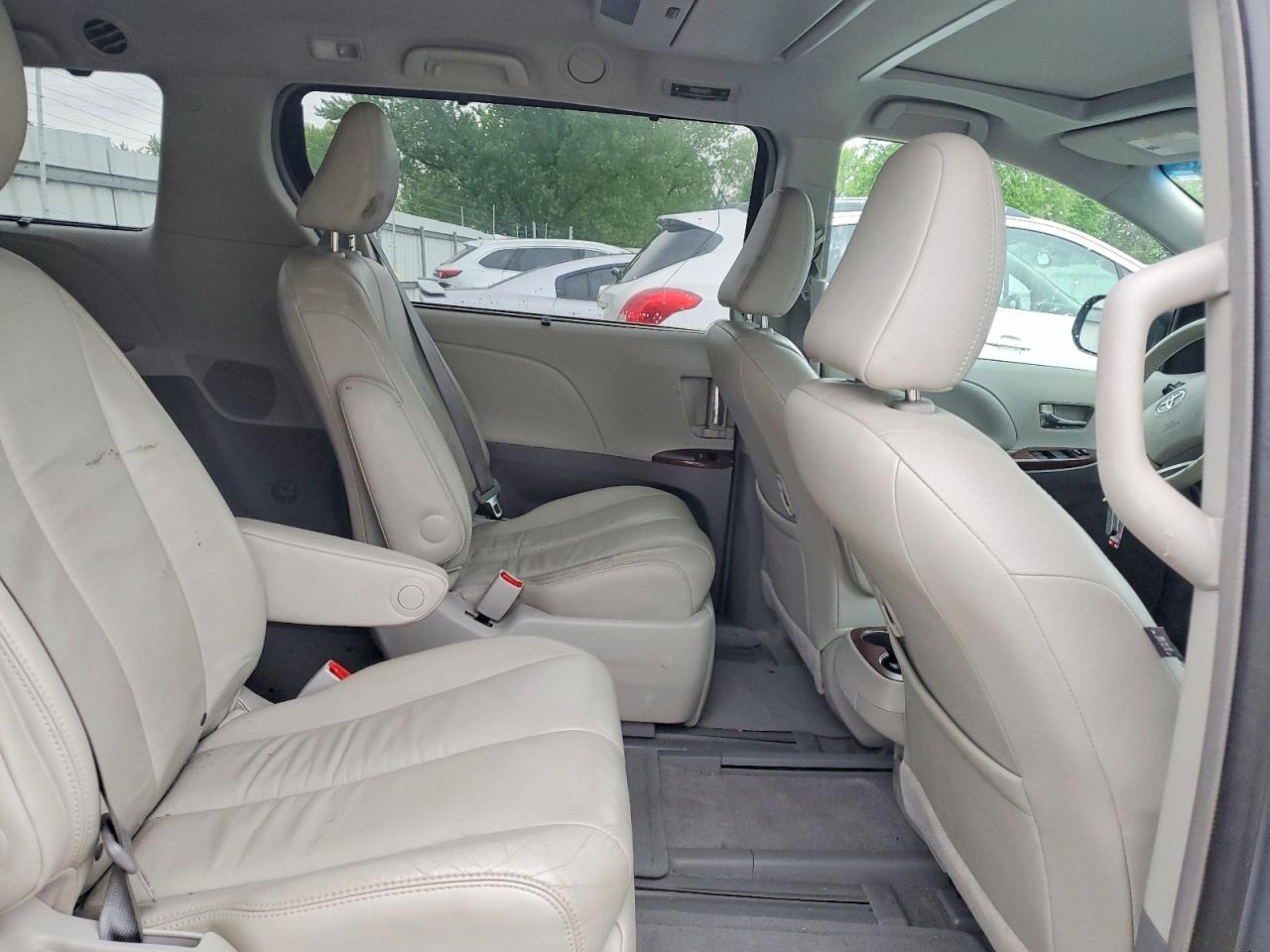 2013 TOYOTA SIENNA XLE 7-PASSENGER photo 21
