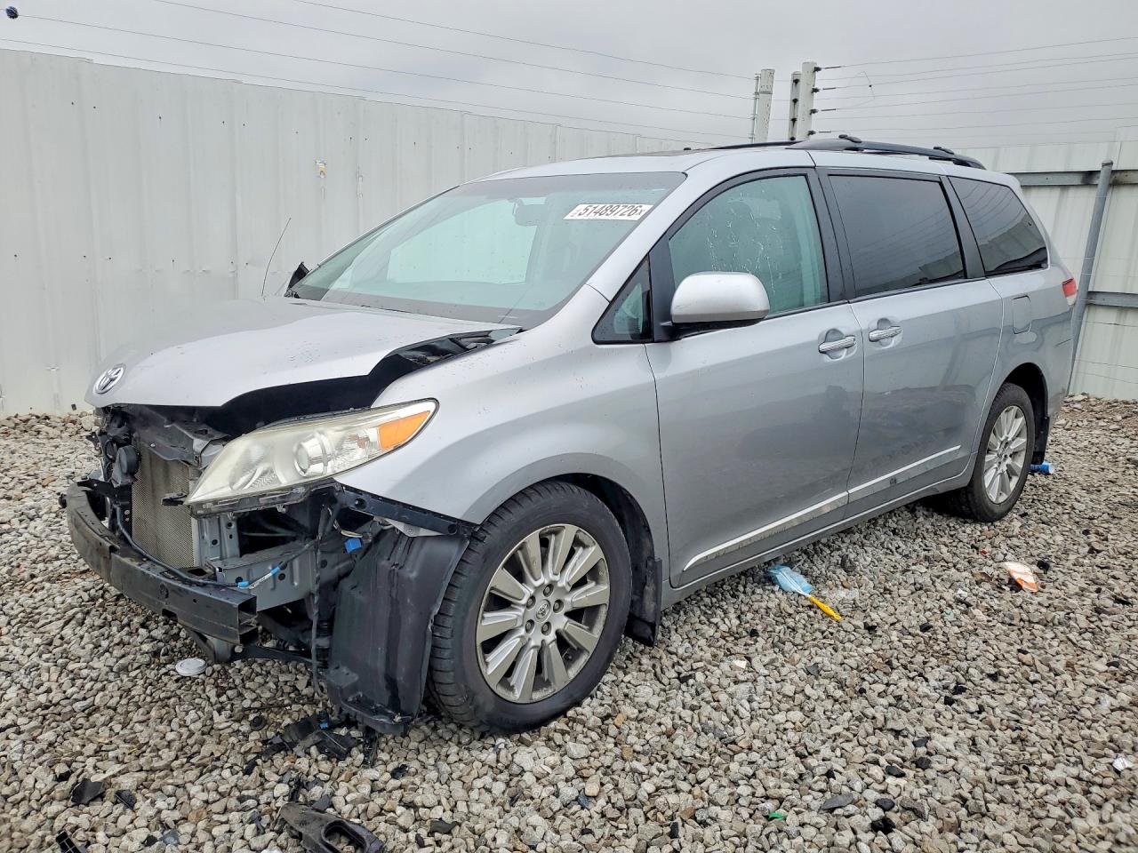2013 TOYOTA SIENNA