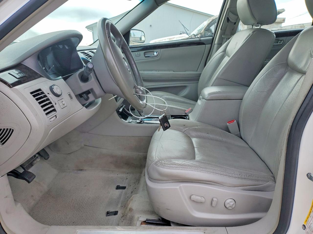 2011 CADILLAC DTS LUXURY COLLECTION photo 19