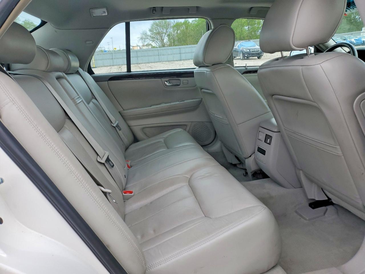 2011 CADILLAC DTS LUXURY COLLECTION photo 28