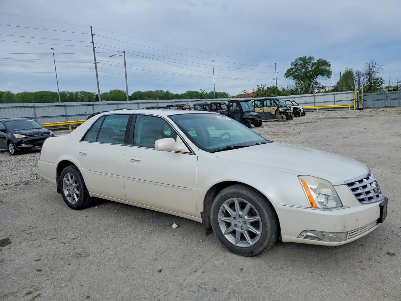 2011 CADILLAC DTS LUXURY COLLECTION photo 10