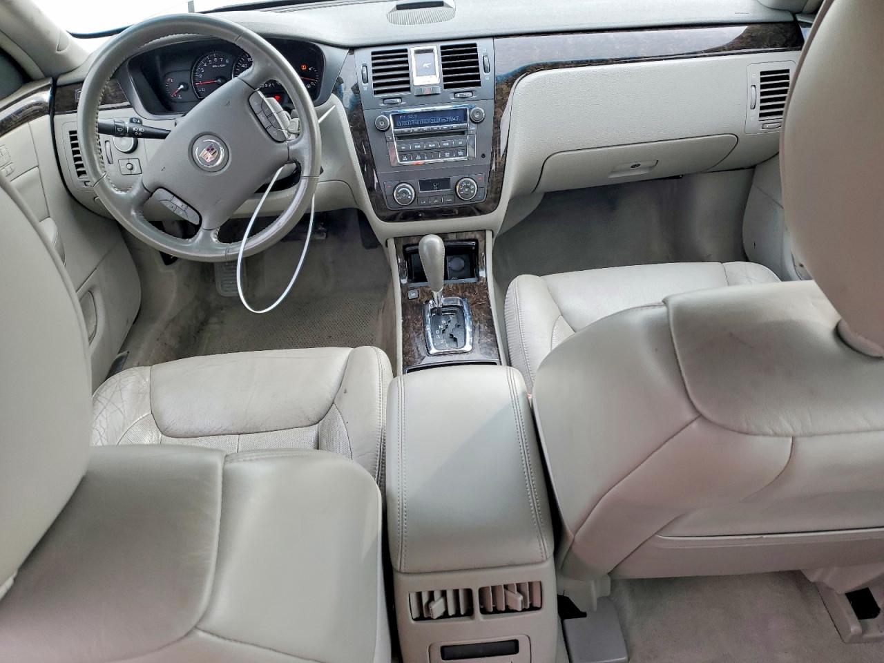 2011 CADILLAC DTS LUXURY COLLECTION photo 22