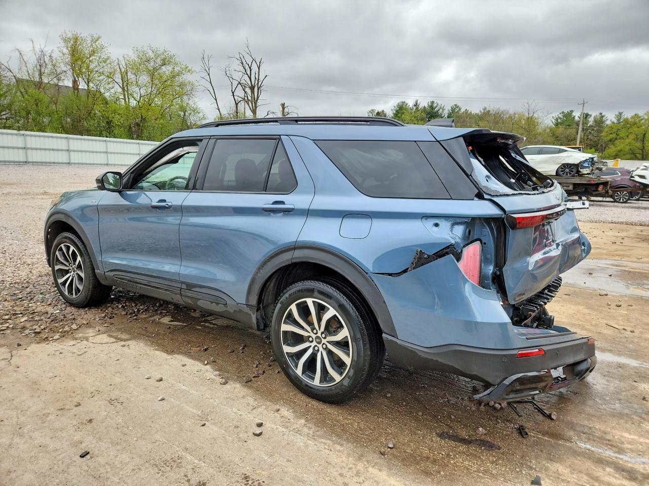 2025 FORD EXPLORER ST-LINE photo 3