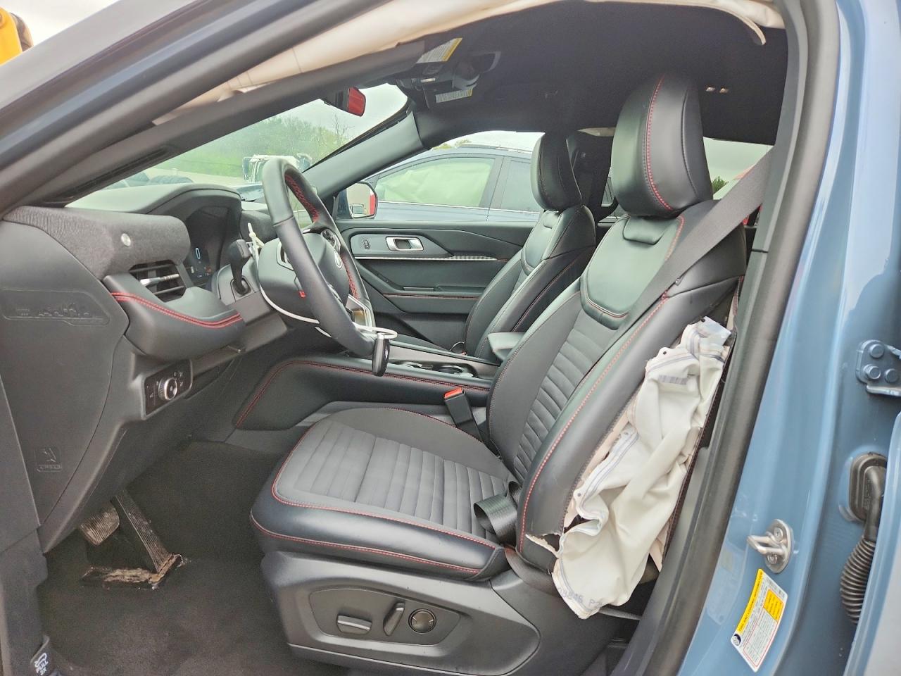 2025 FORD EXPLORER ST-LINE photo 13