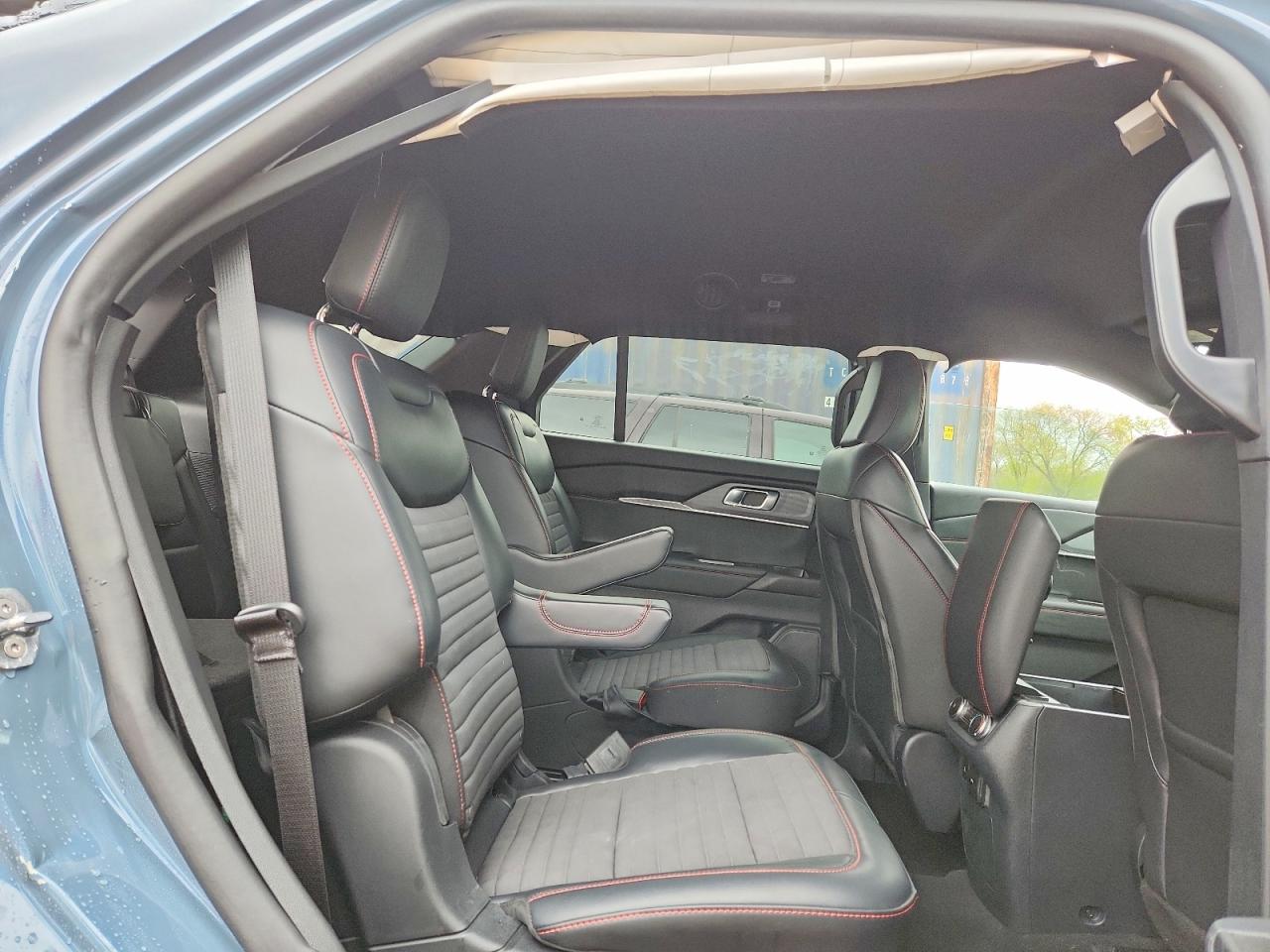 2025 FORD EXPLORER ST-LINE photo 21