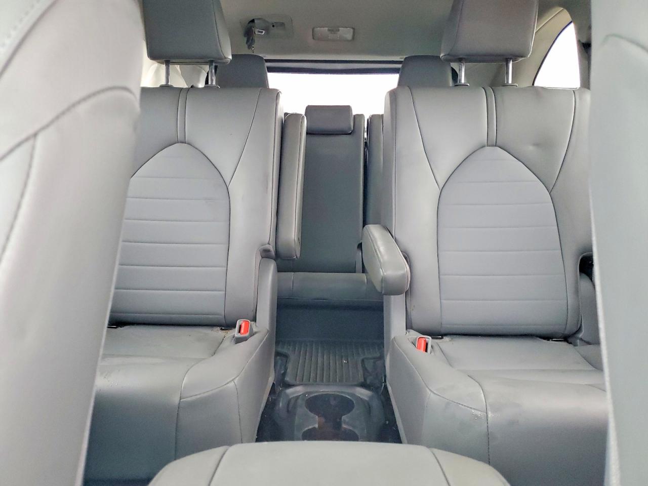 2022 TOYOTA HIGHLANDER XLE photo 10