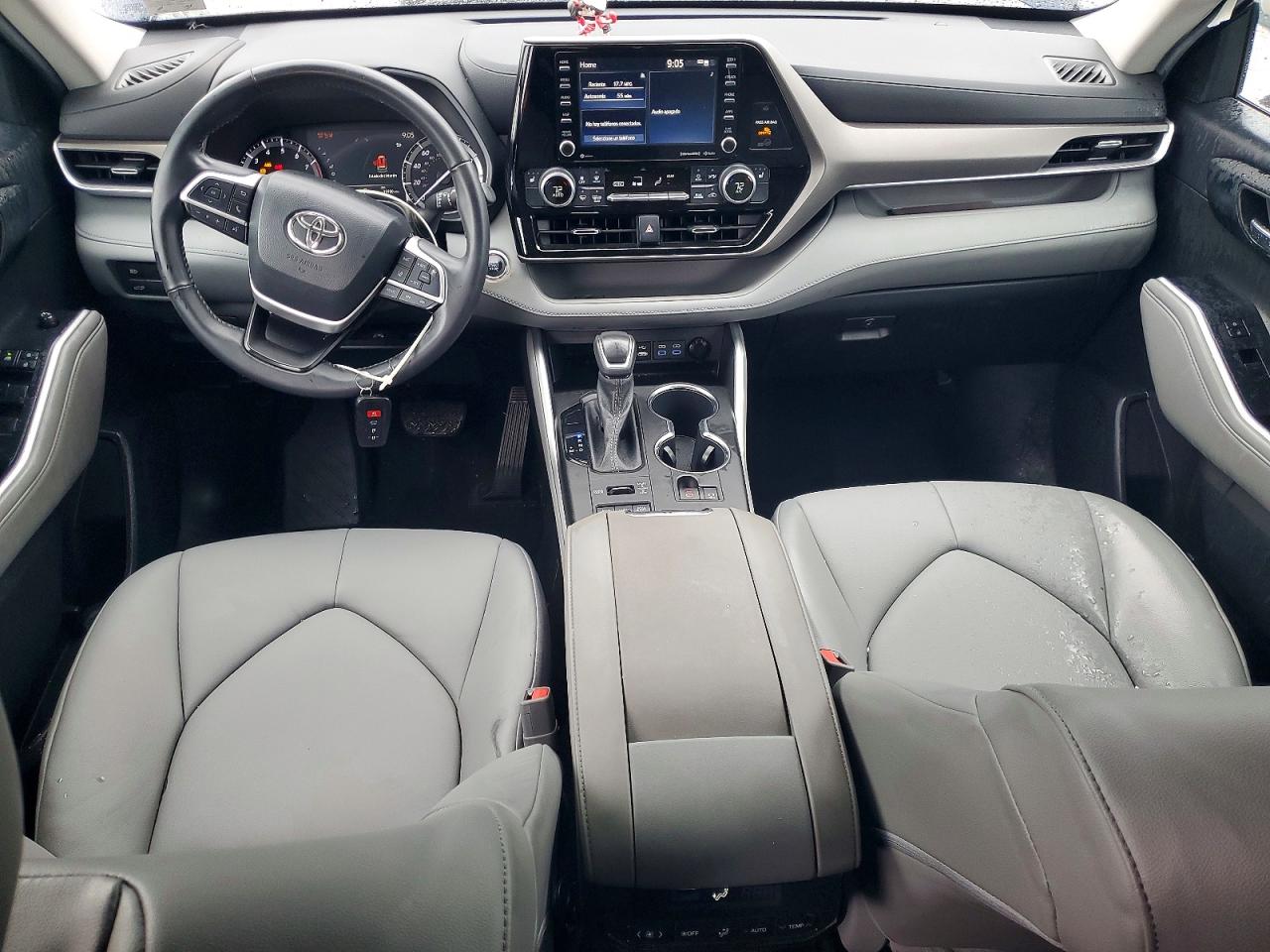 2022 TOYOTA HIGHLANDER XLE photo 8