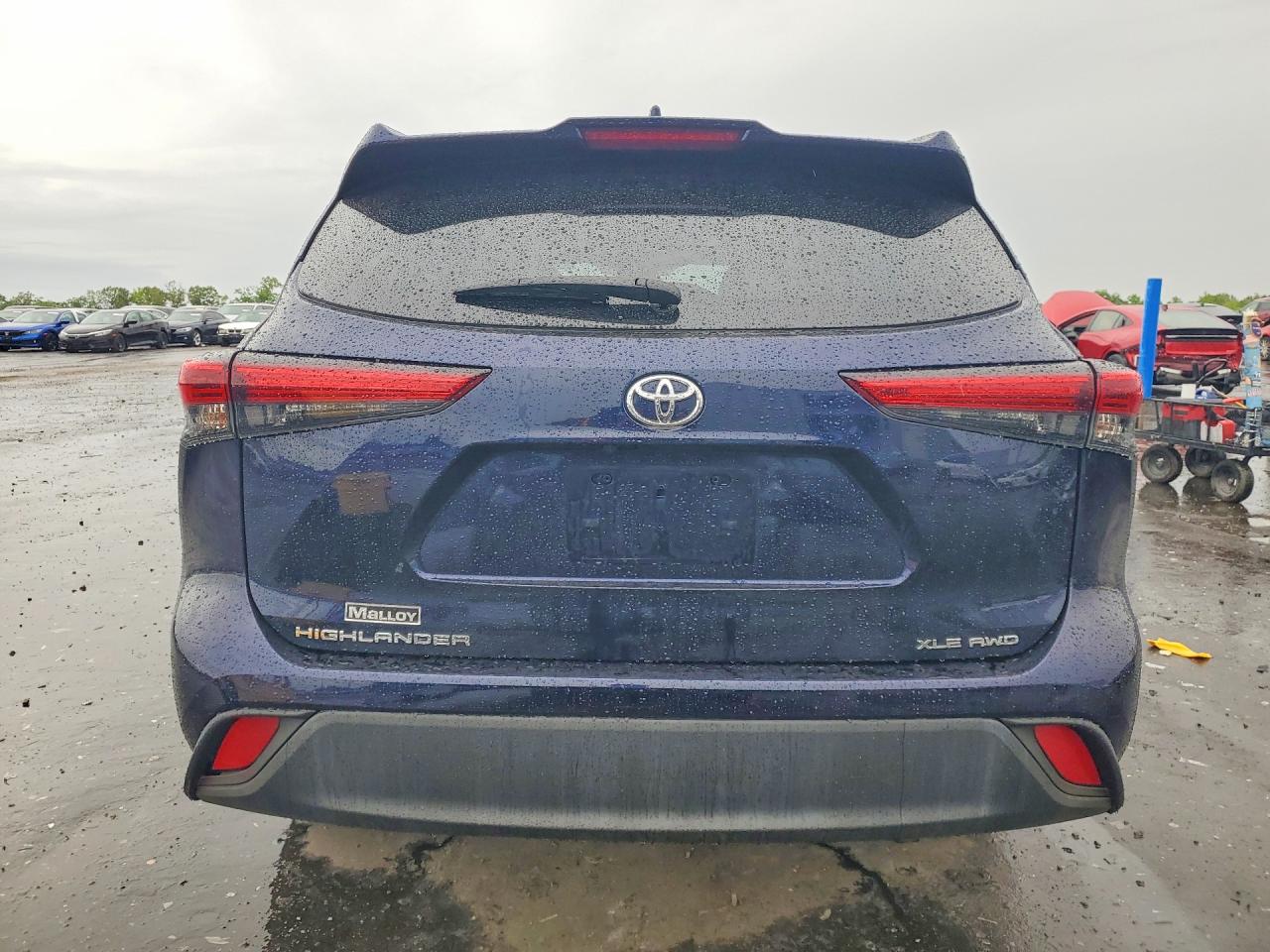 2022 TOYOTA HIGHLANDER XLE photo 6