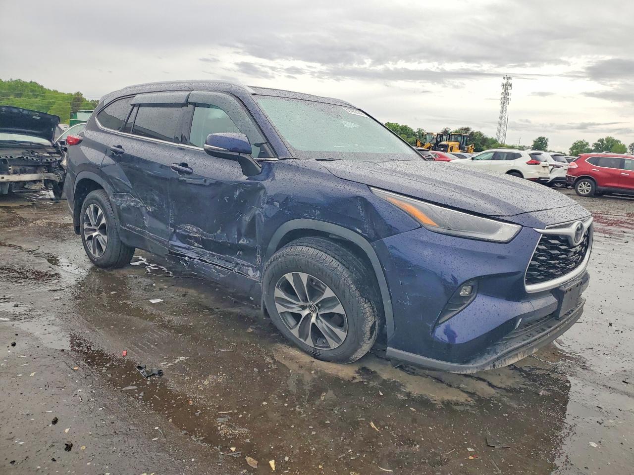 2022 TOYOTA HIGHLANDER XLE photo 4