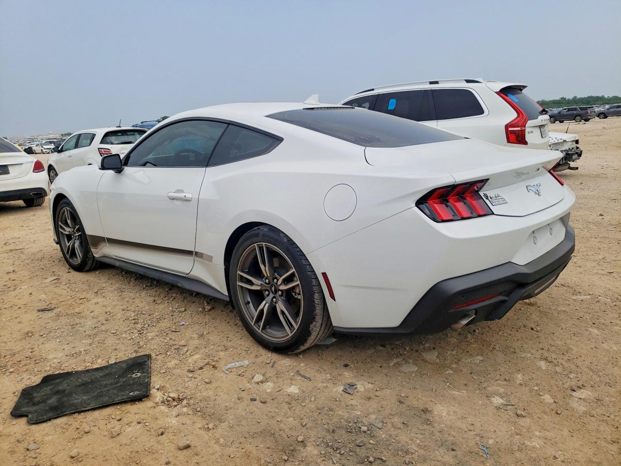 2025 FORD MUSTANG photo 4