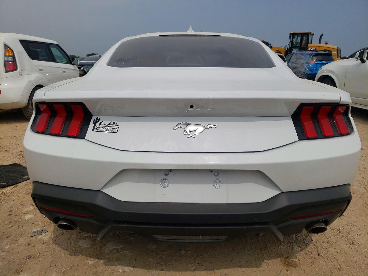 2025 FORD MUSTANG photo 16