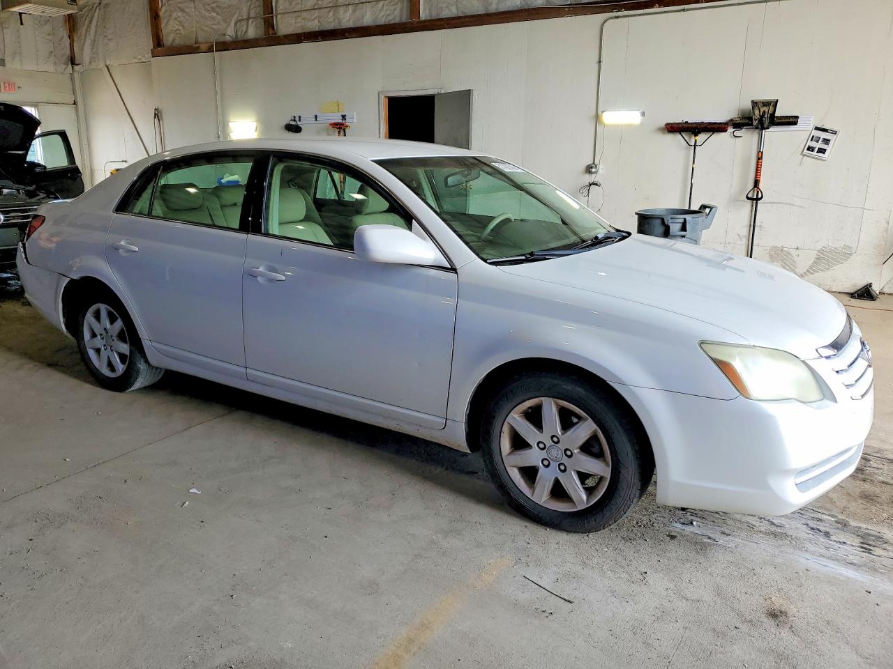 2006 TOYOTA AVALON XL photo 4
