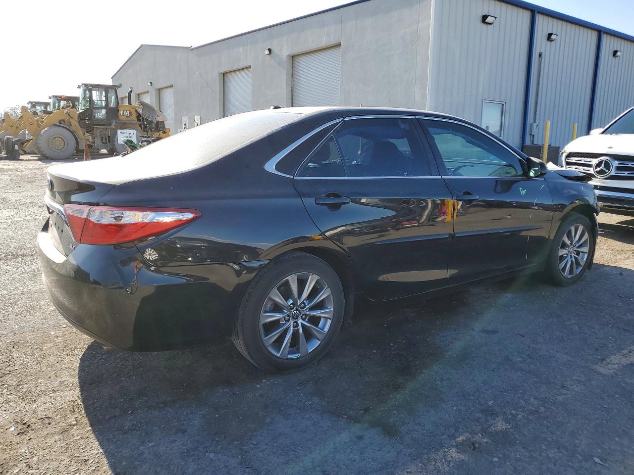 2016 TOYOTA CAMRY XLE photo 7