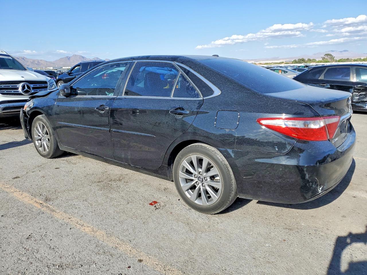 2016 TOYOTA CAMRY XLE photo 4