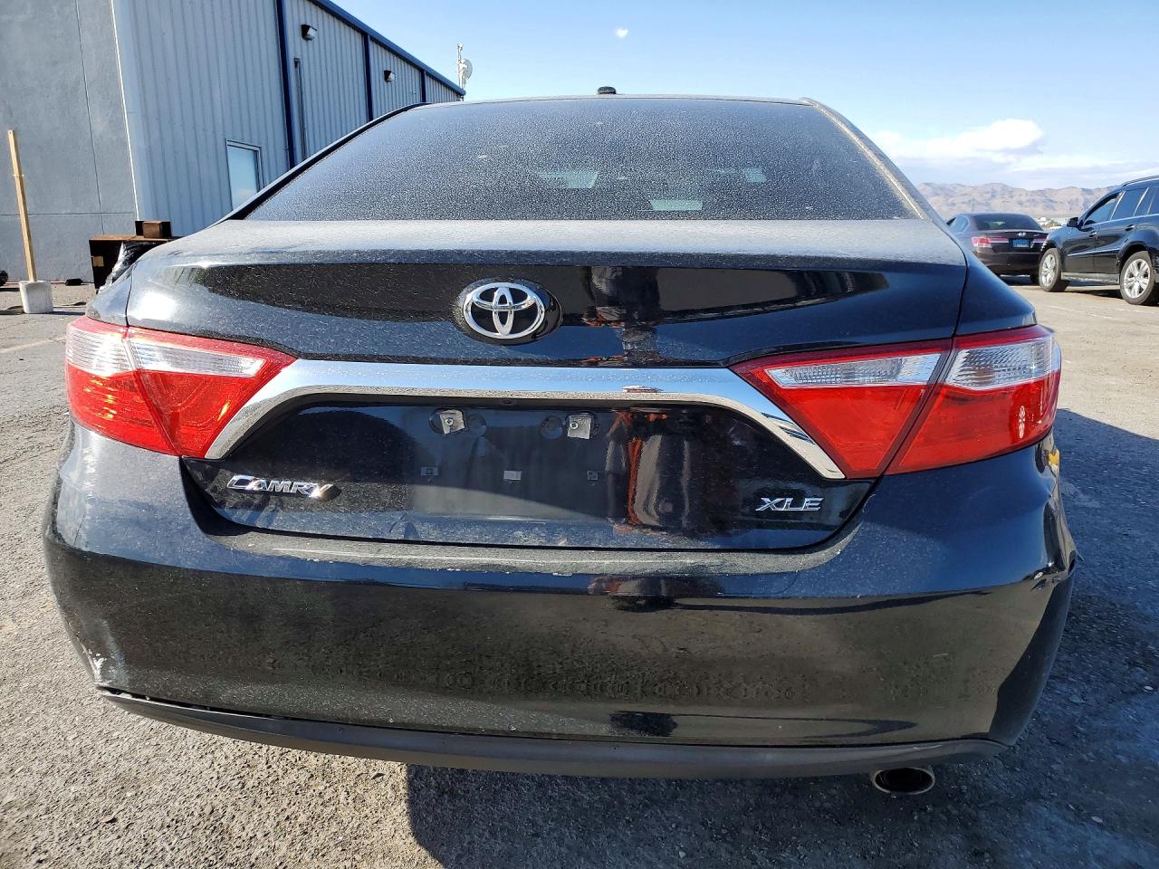 2016 TOYOTA CAMRY XLE photo 16