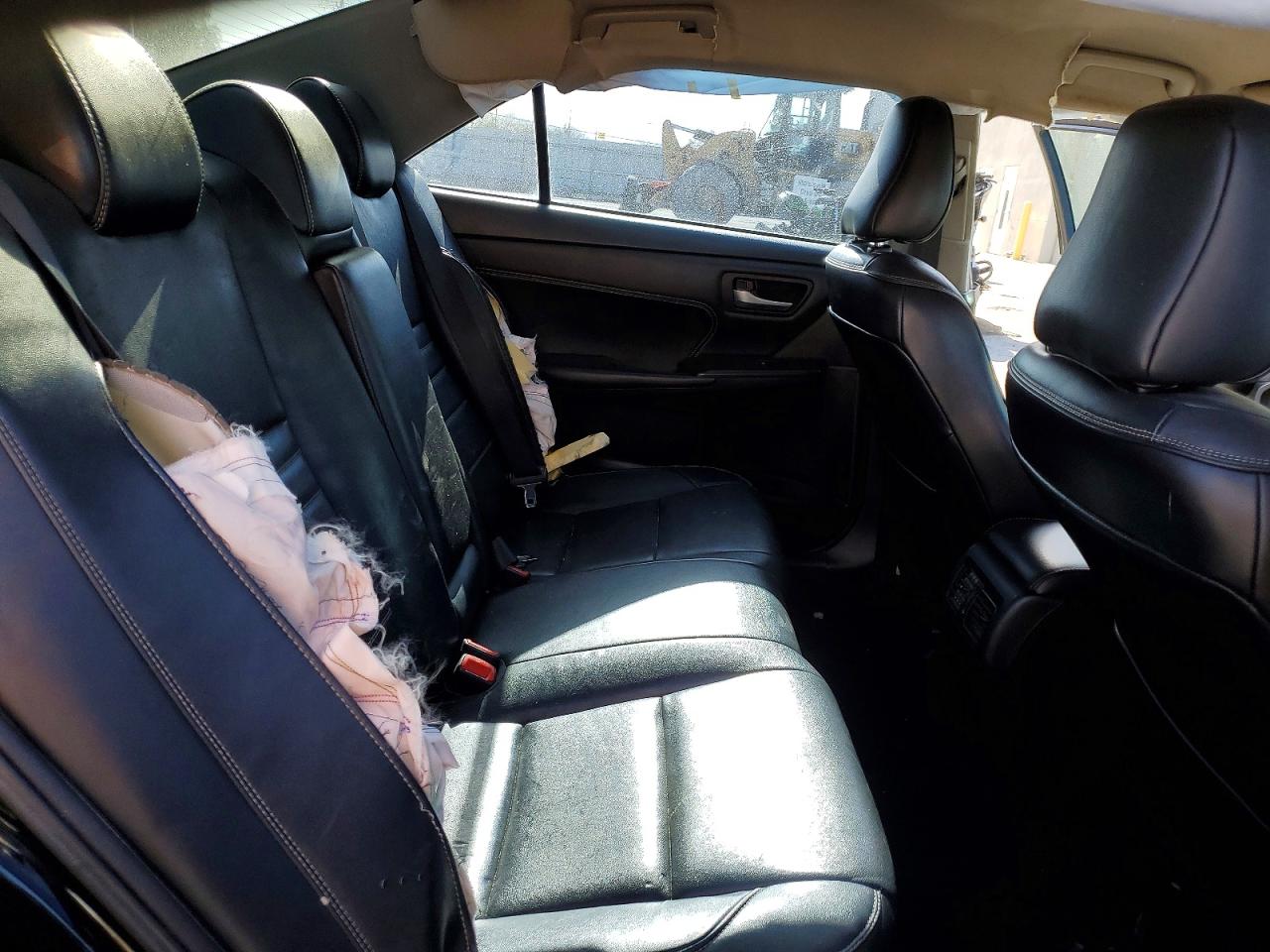 2016 TOYOTA CAMRY XLE photo 28
