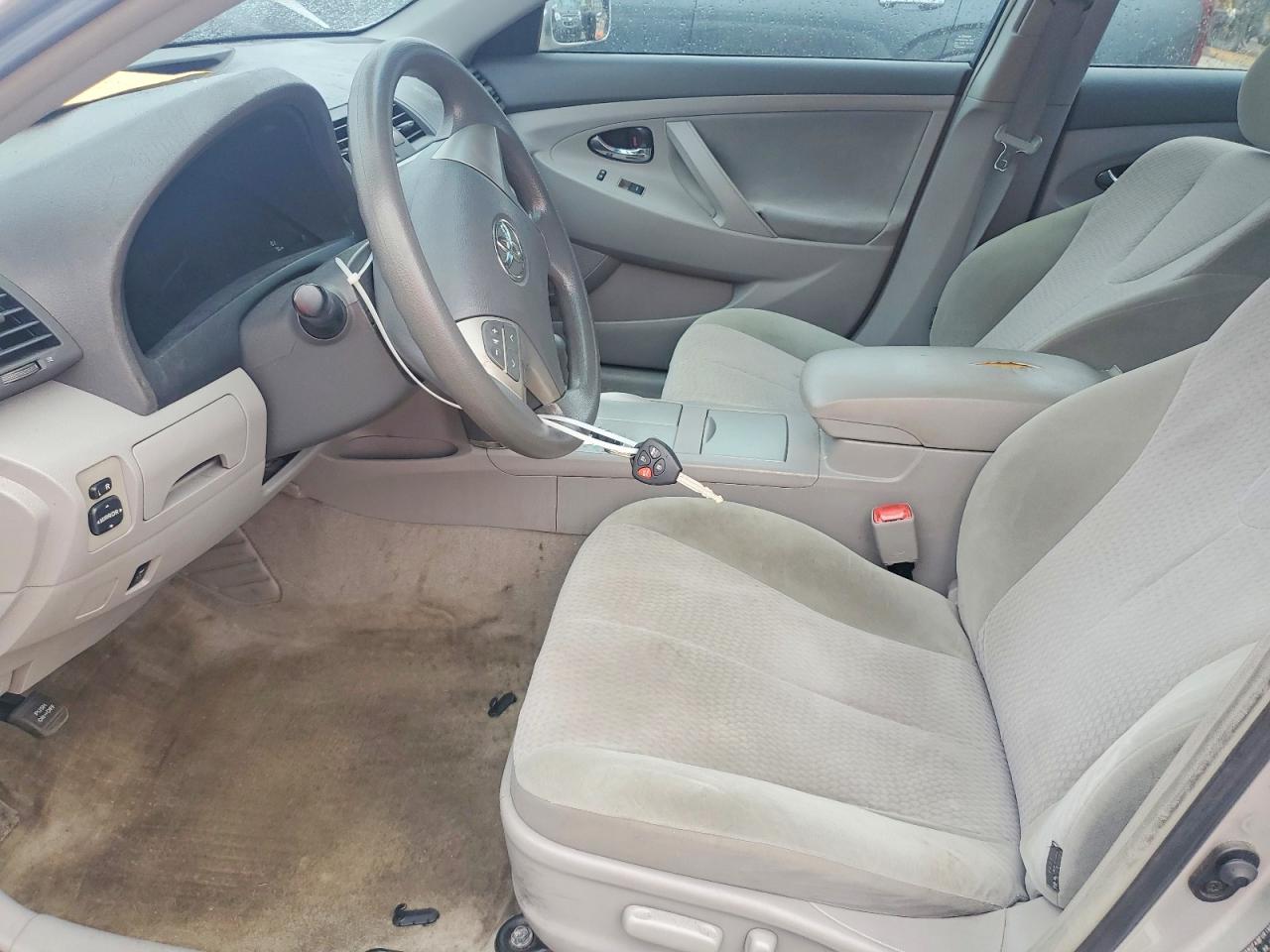 2010 TOYOTA CAMRY LE photo 13