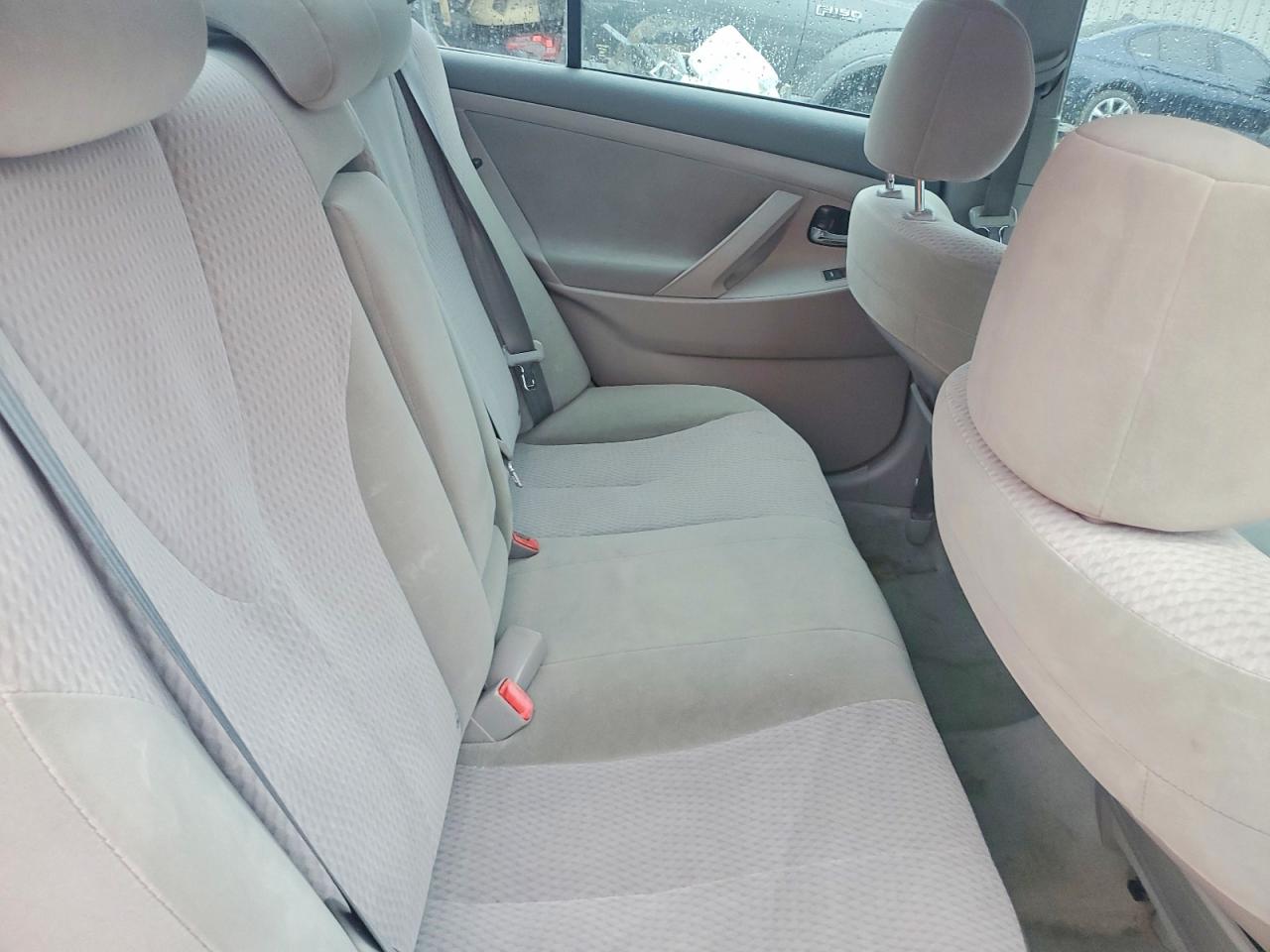 2010 TOYOTA CAMRY LE photo 19