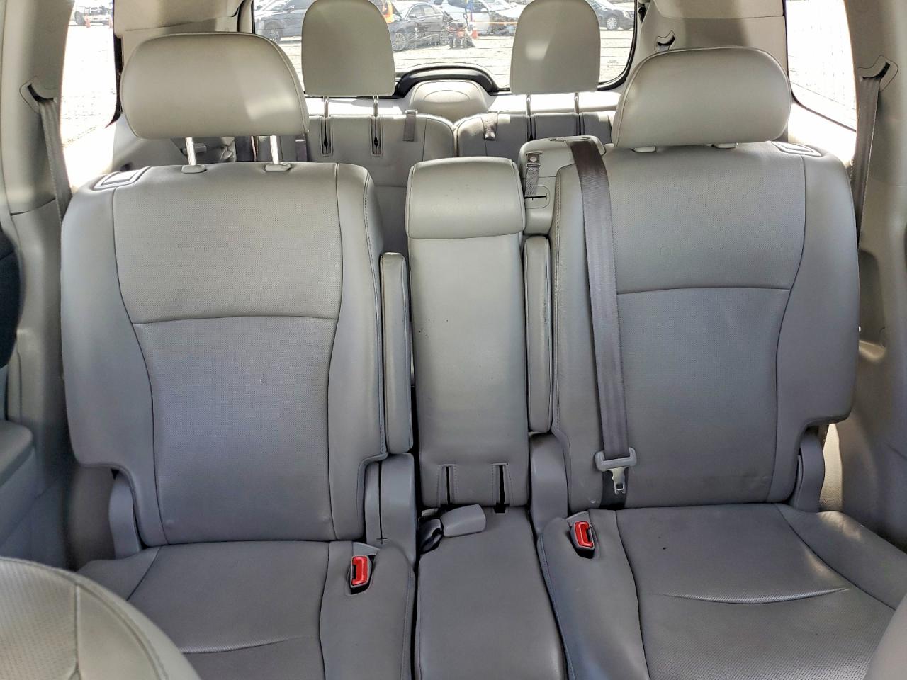 2013 TOYOTA HIGHLANDER LIMITED photo 19