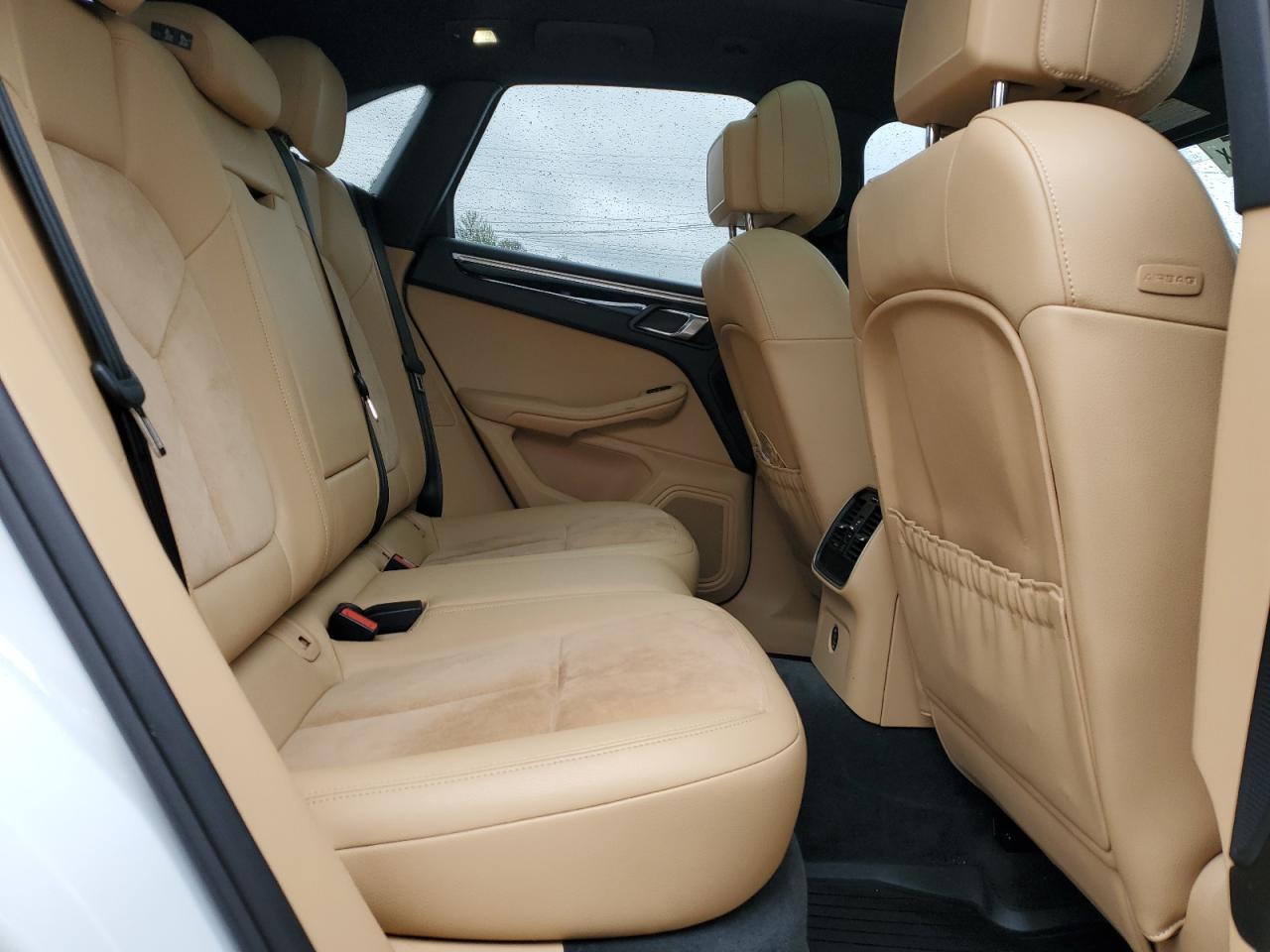 2017 PORSCHE MACAN photo 11