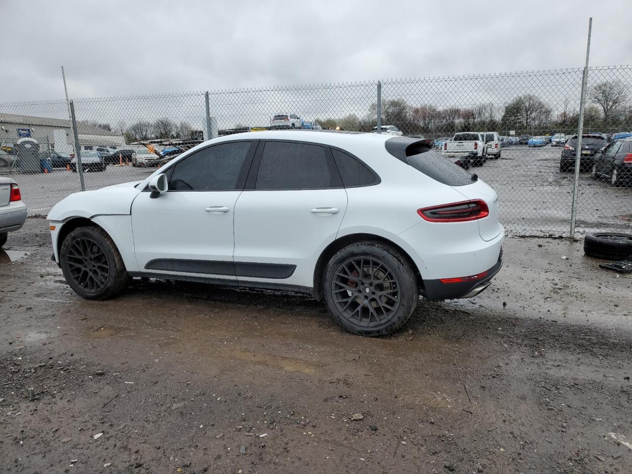 2017 PORSCHE MACAN photo 2