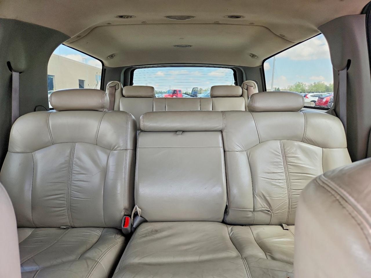 2002 CHEVROLET SUBURBAN K1500 photo 28