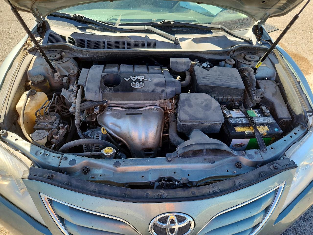 2010 TOYOTA CAMRY LE photo 21