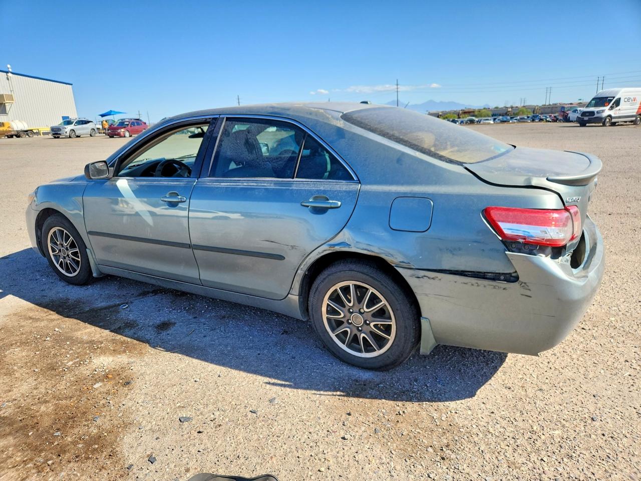 2010 TOYOTA CAMRY LE photo 3