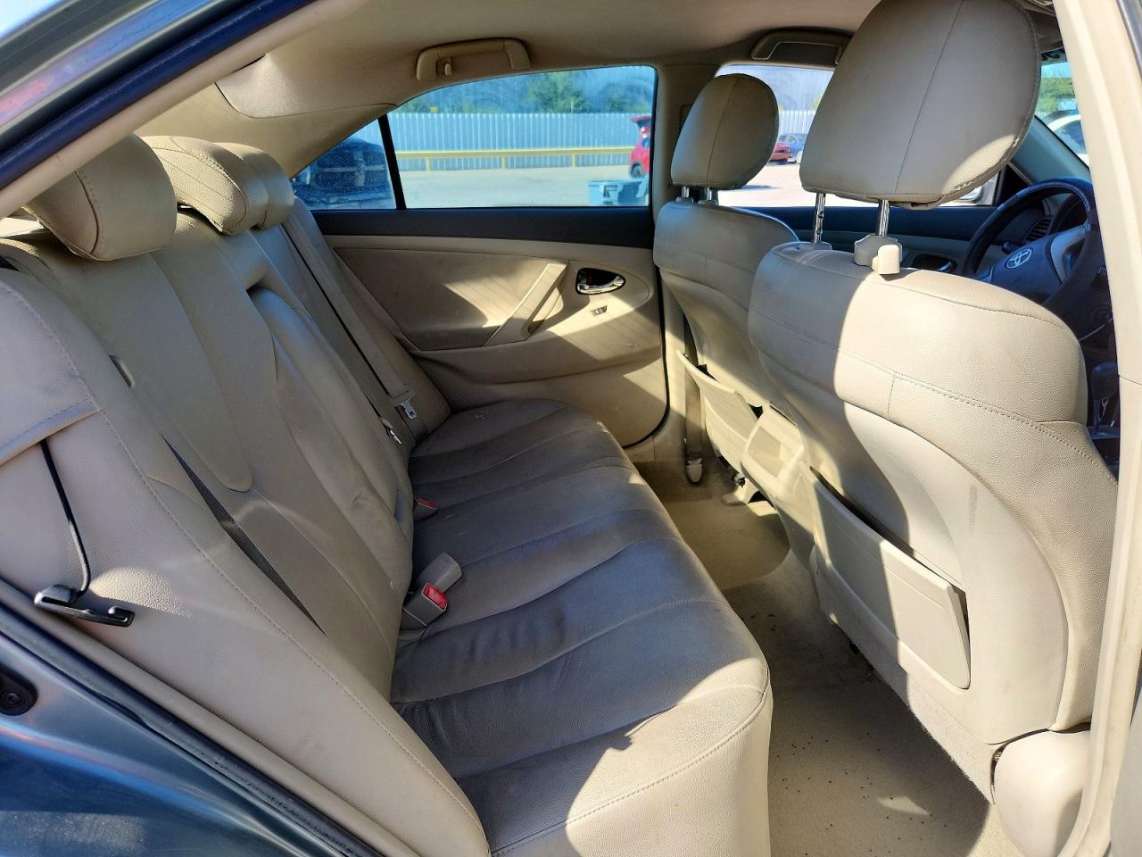 2010 TOYOTA CAMRY LE photo 19