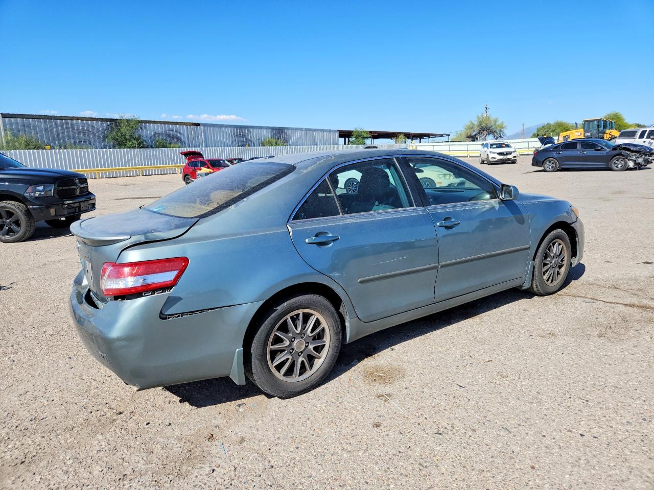 2010 TOYOTA CAMRY LE photo 5