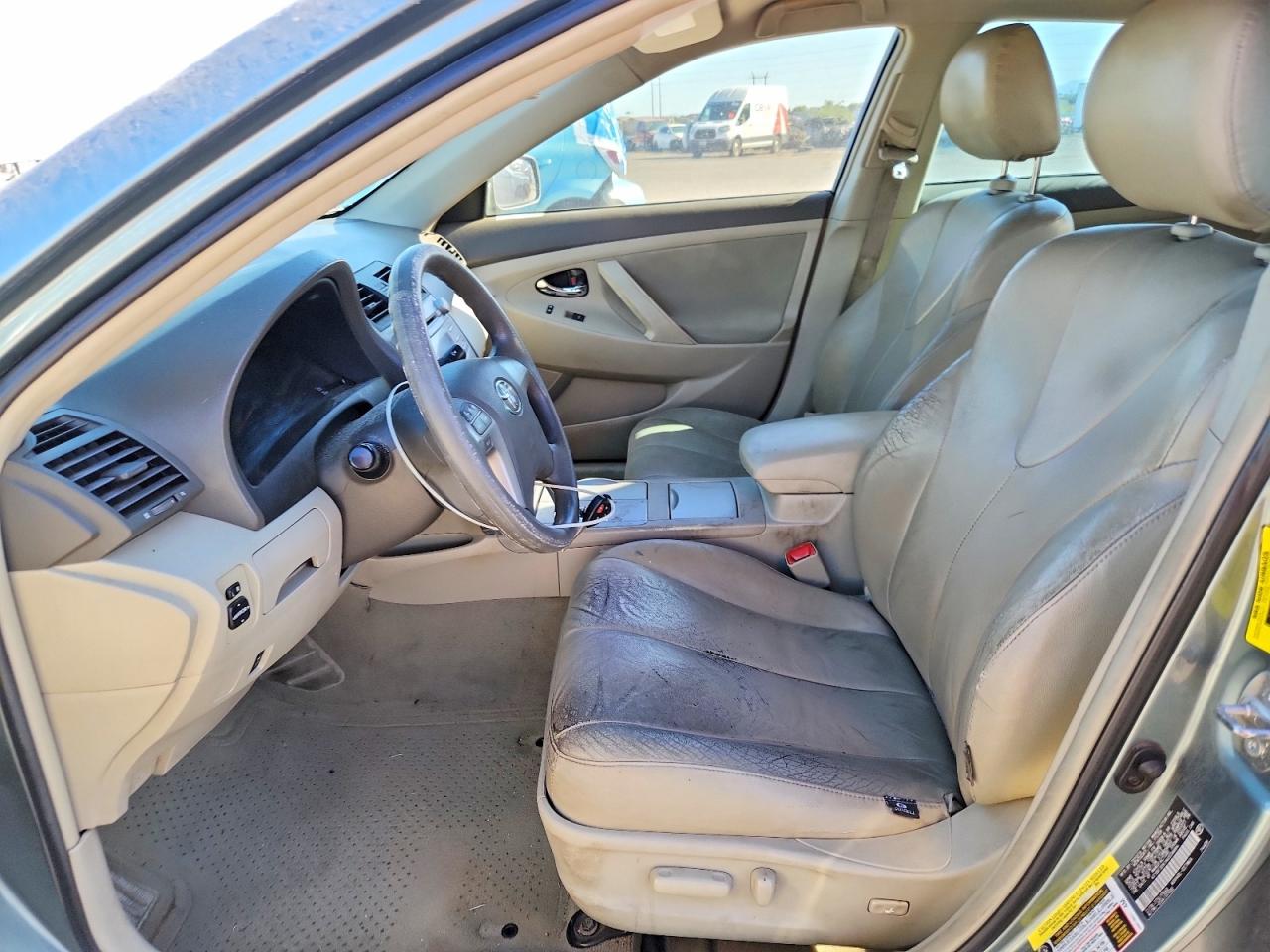 2010 TOYOTA CAMRY LE photo 13