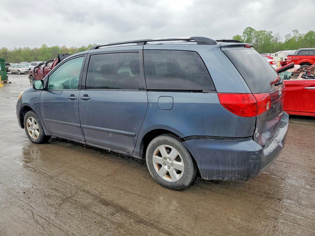 2009 TOYOTA SIENNA LE 7-PASSENGER photo 4