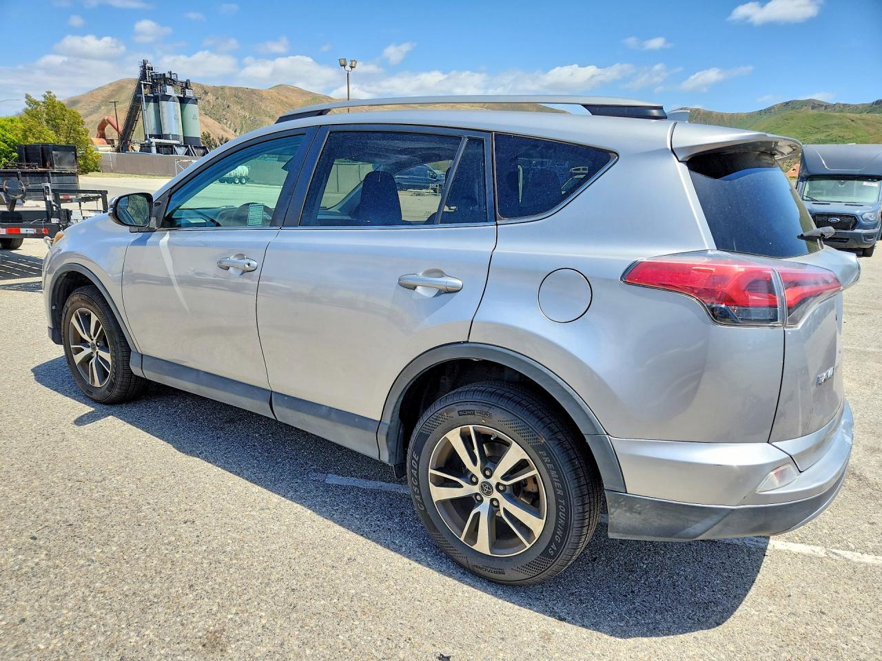 2017 TOYOTA RAV4 XLE photo 3