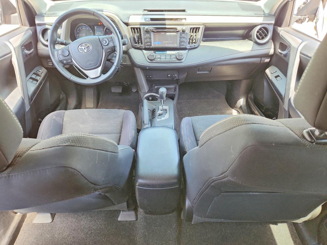 2017 TOYOTA RAV4 XLE photo 15