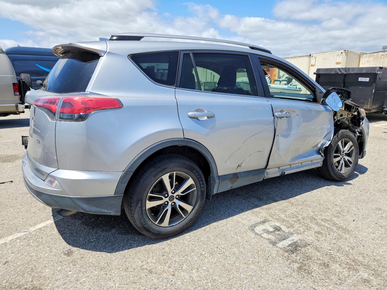 2017 TOYOTA RAV4 XLE photo 5