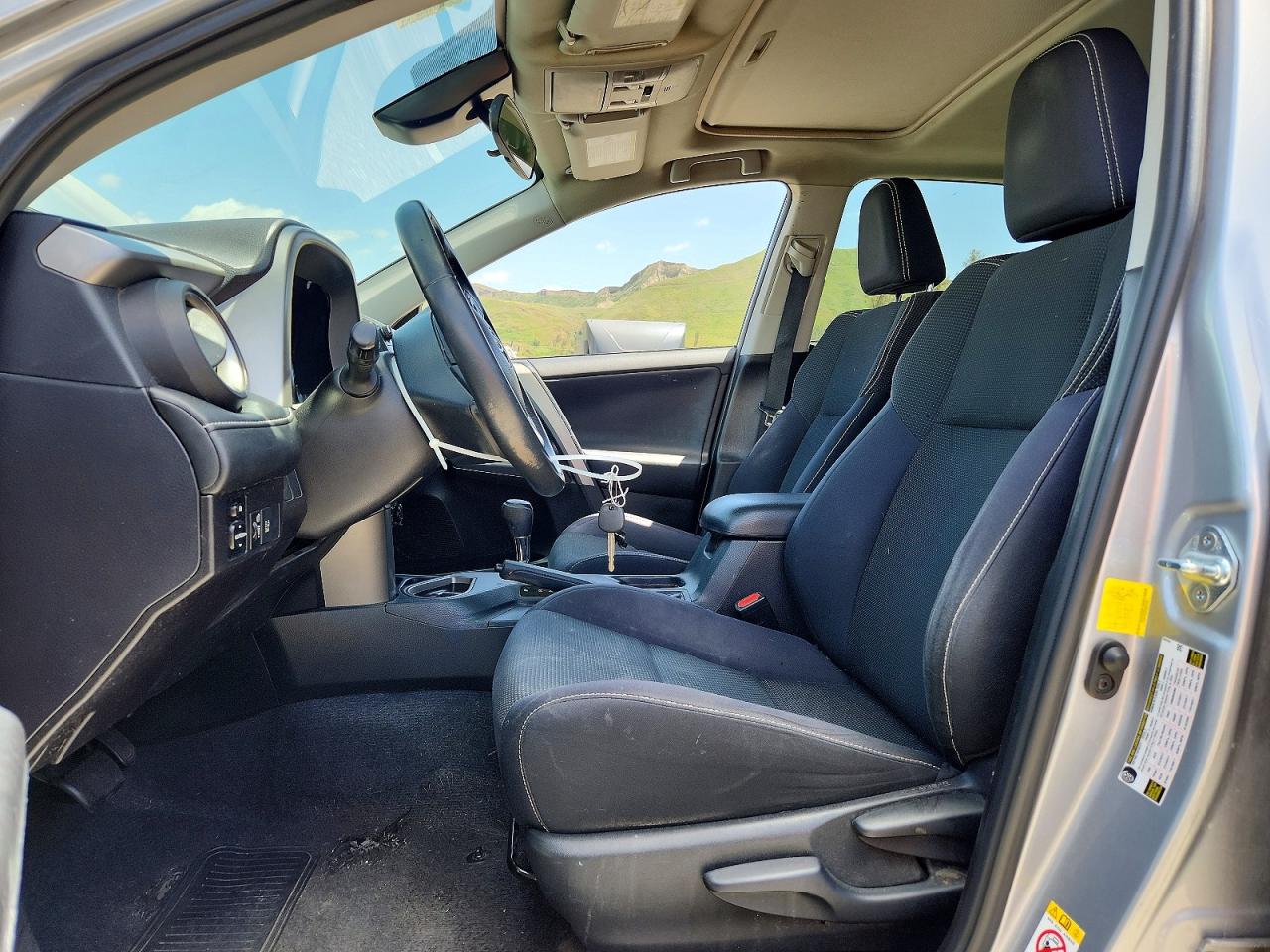 2017 TOYOTA RAV4 XLE photo 13