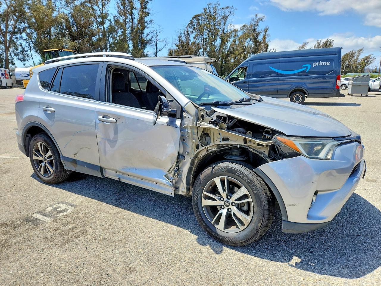 2017 TOYOTA RAV4 XLE photo 7