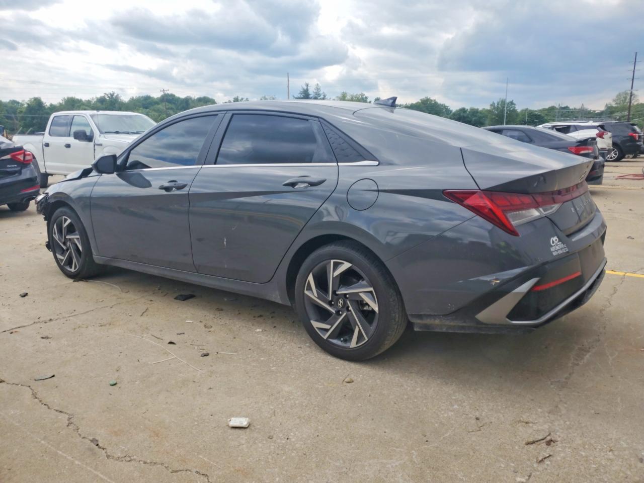 2024 HYUNDAI ELANTRA SEL photo 2