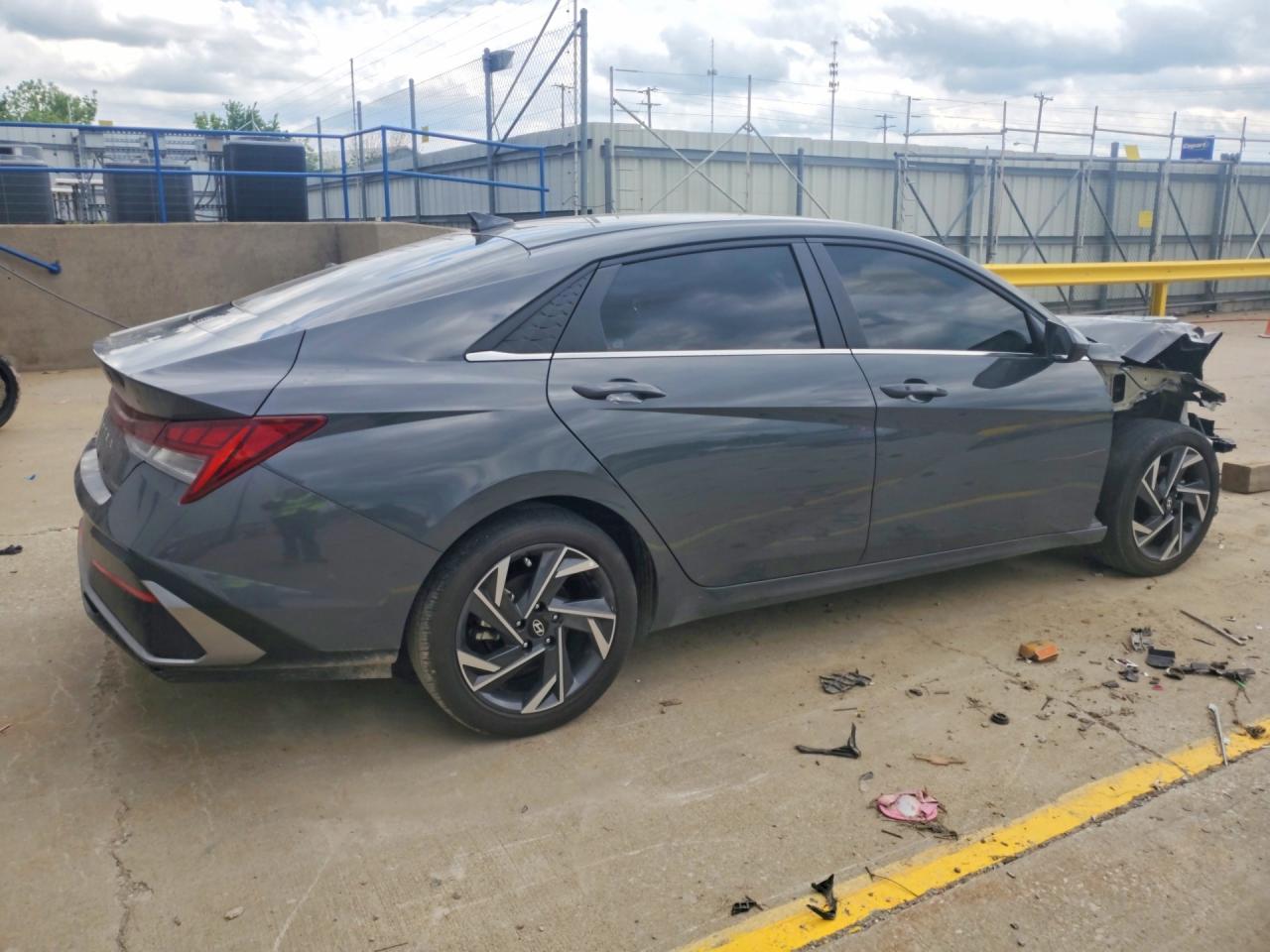 2024 HYUNDAI ELANTRA SEL photo 3